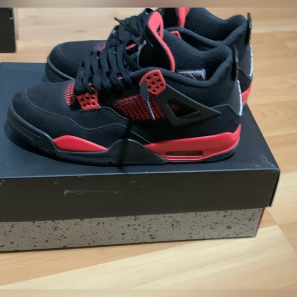 Jordan 4 Red Thunder - Picture 2 of 8